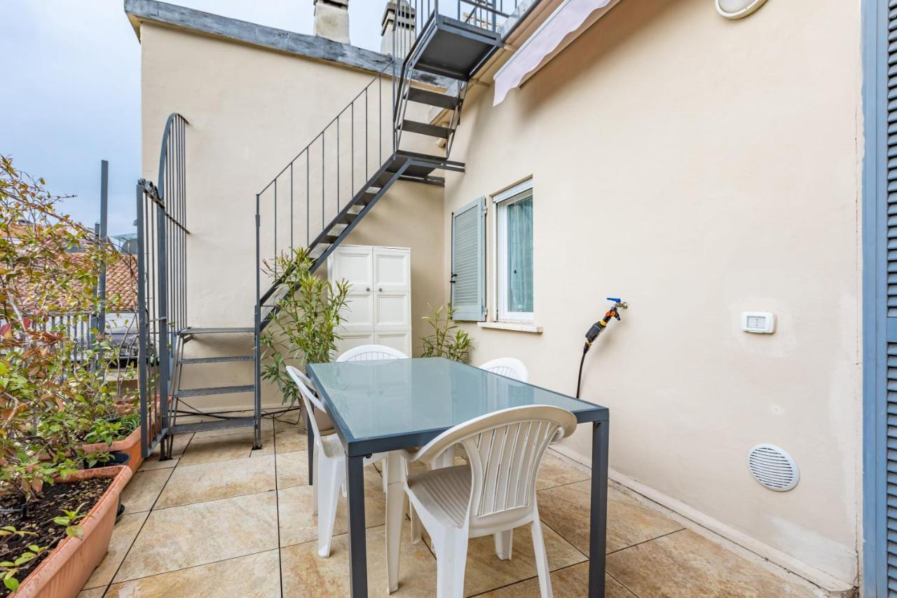 The Roof Apartment - Citycenter - By Host4U Pavia Exteriér fotografie
